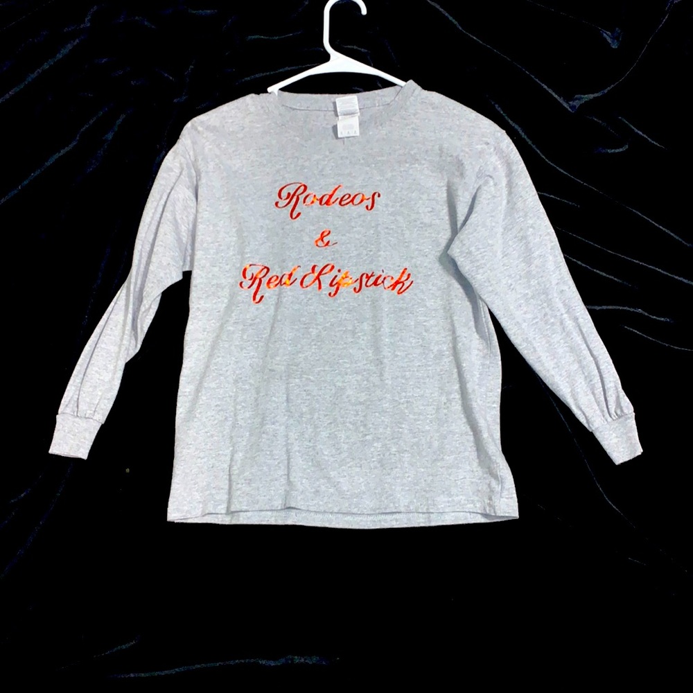 Western grafic red lipstick and rodeo long sleeve